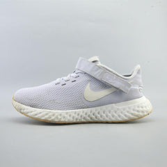 NIKE REVOLUTION 5