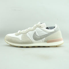 NIKE INTERNATIONALIST