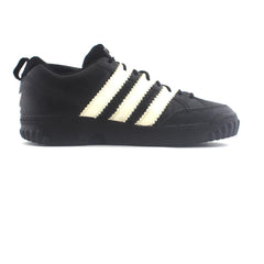 ADIDAS .