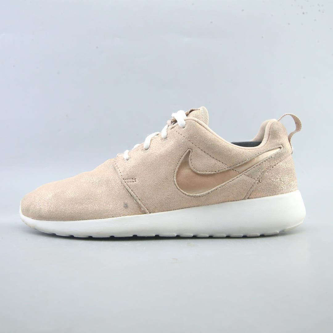 NIKE ROSHE ONE