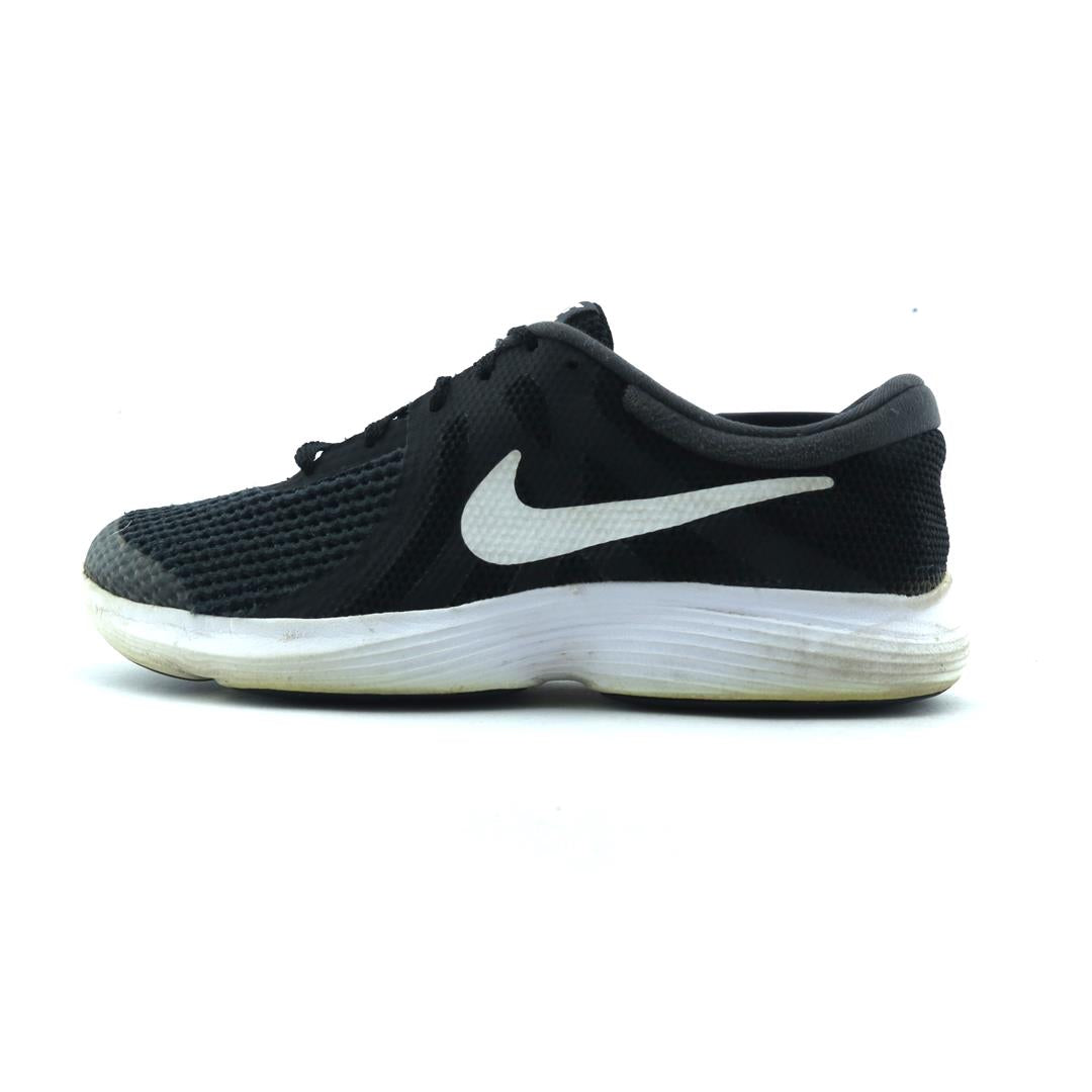 NIKE REVOLUTION 4