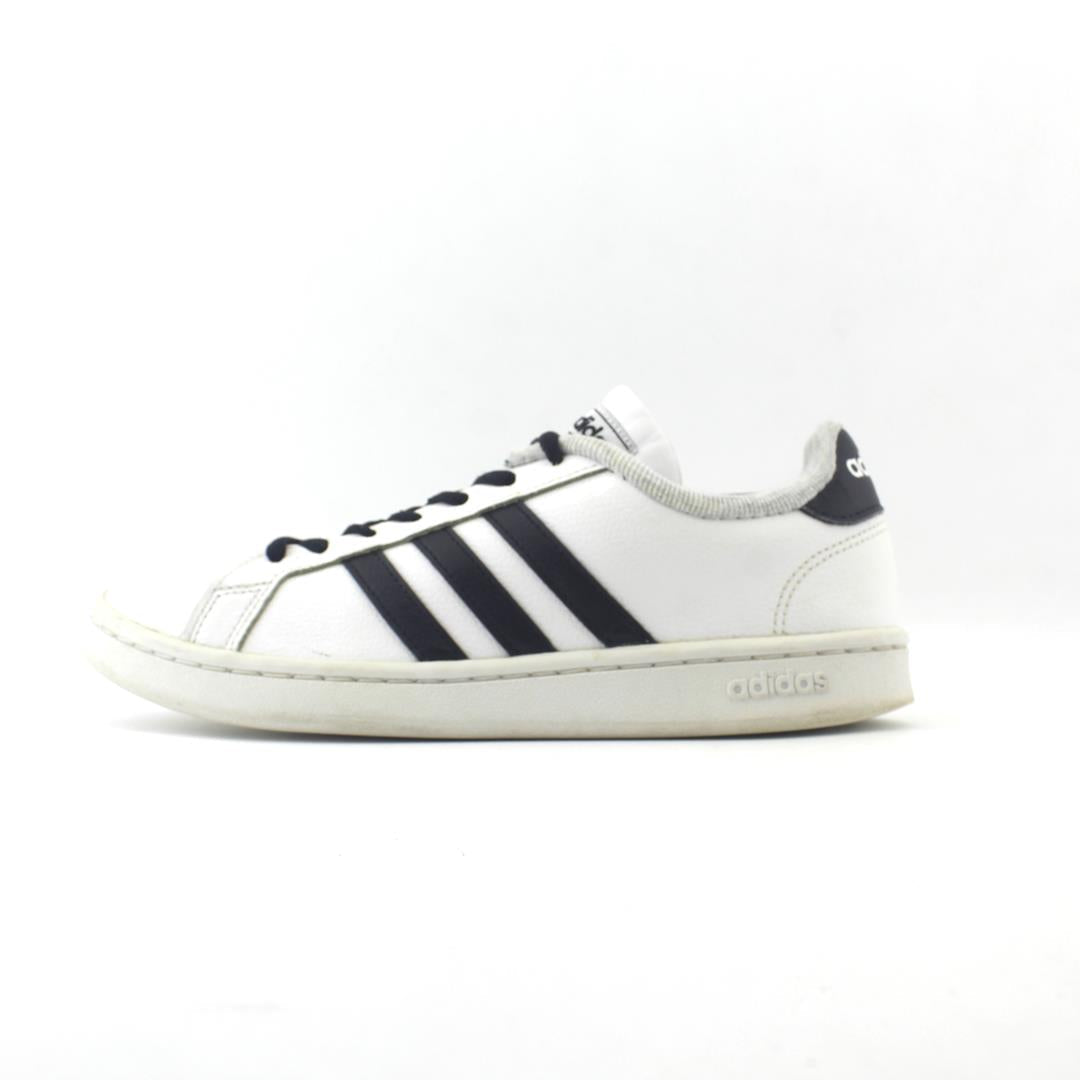 ADIDAS .