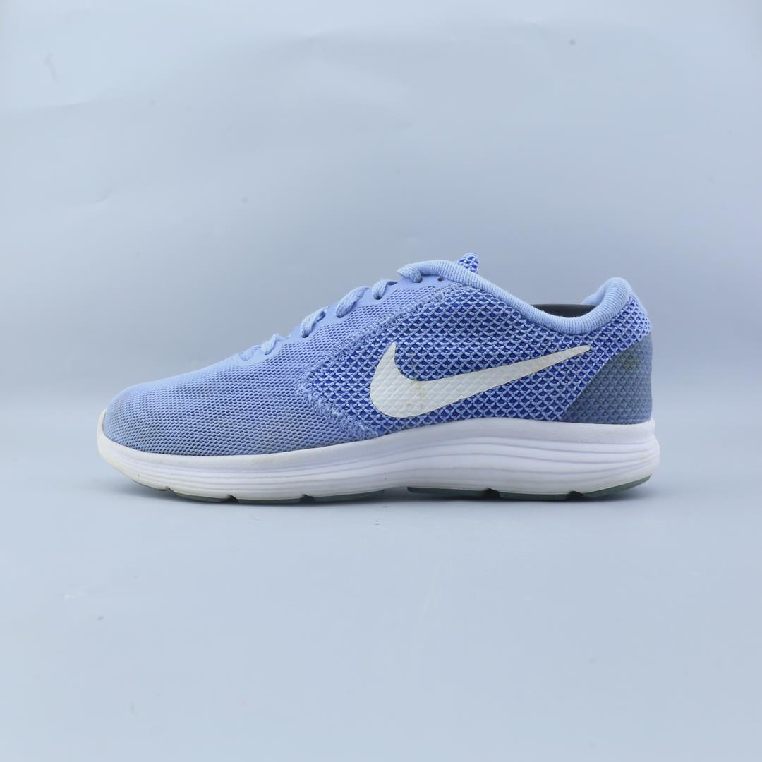 NIKE REVOLUTION 3