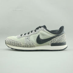 NIKE  INTERNATIONALIST