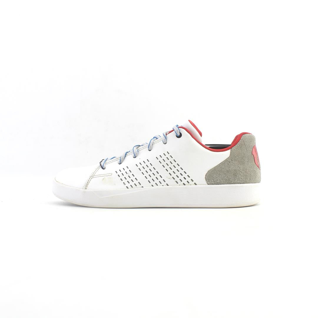 ADIDAS .
