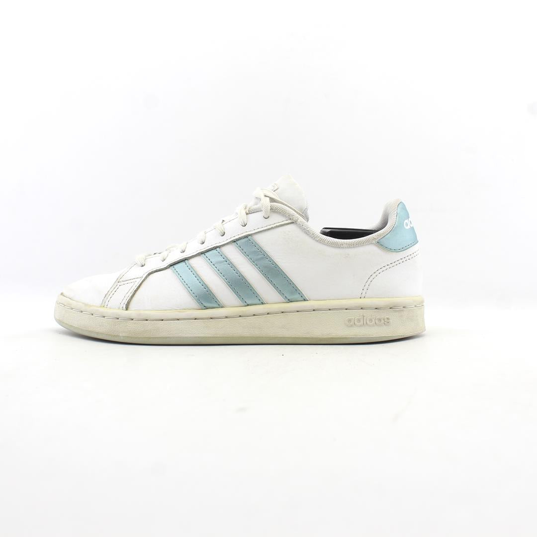 ADIDAS .