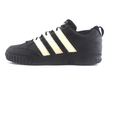 ADIDAS .