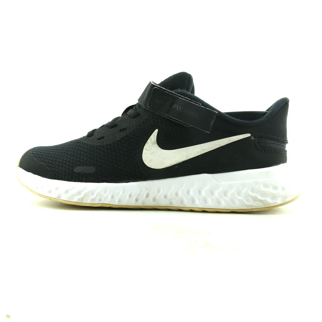 NIKE REVOLUTION 5