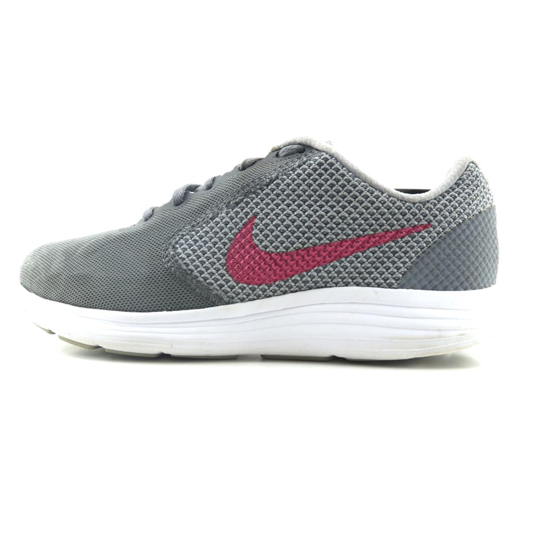 NIKE REVOLUTION 3