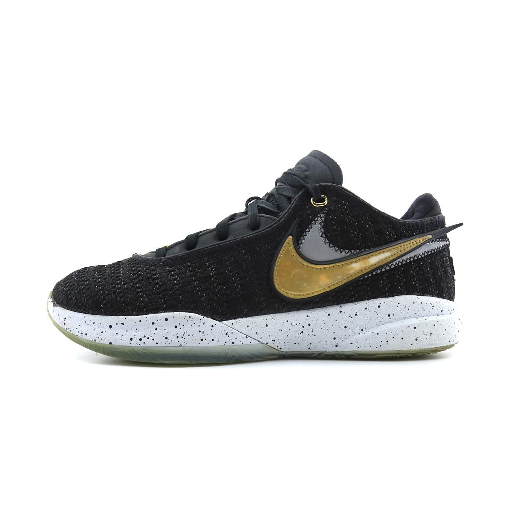 NIKE LEBRON 20