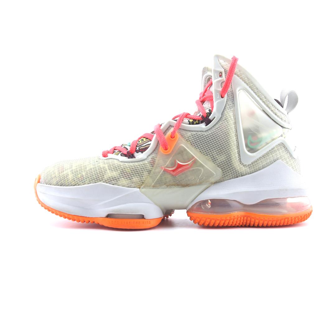 NIKE  LEBRON 19