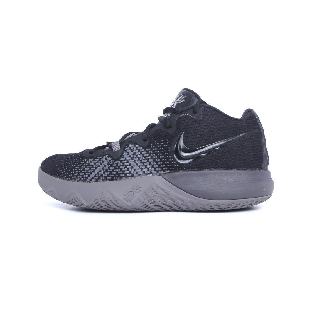 NIKE  KYRIE FLYTRAP