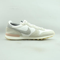 NIKE INTERNATIONALIST
