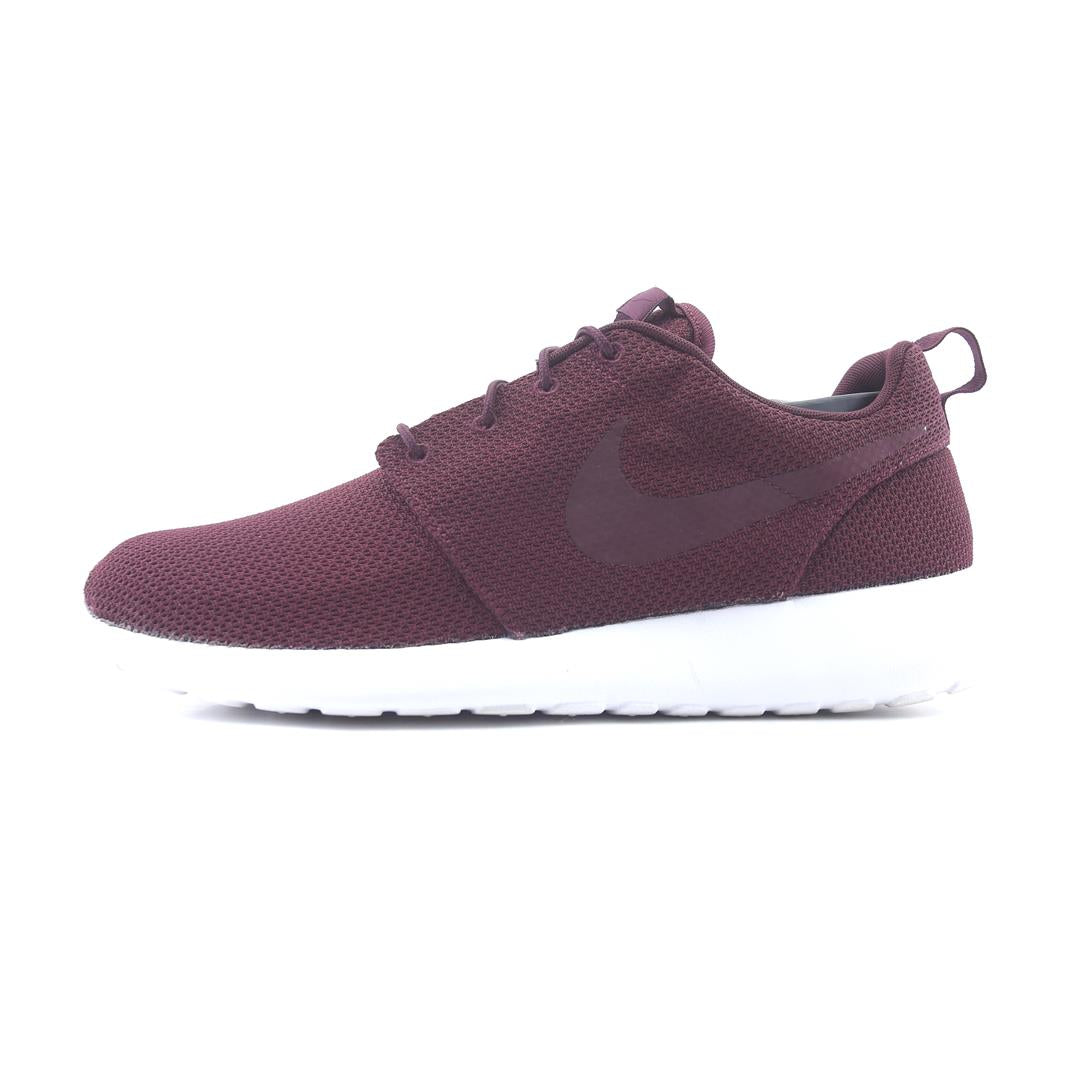 NIKE ROSHE ONE