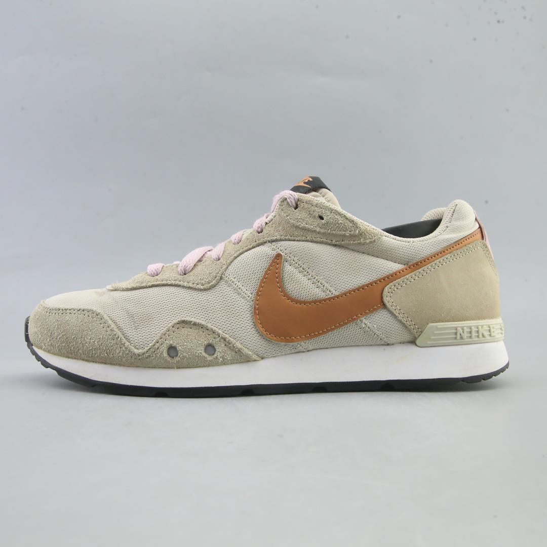 NIKE VENTURE RUNNER