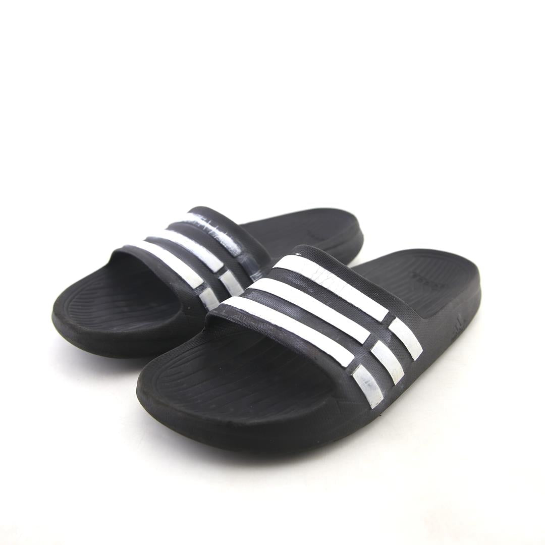 ADIDAS .