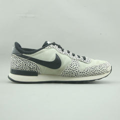 NIKE  INTERNATIONALIST