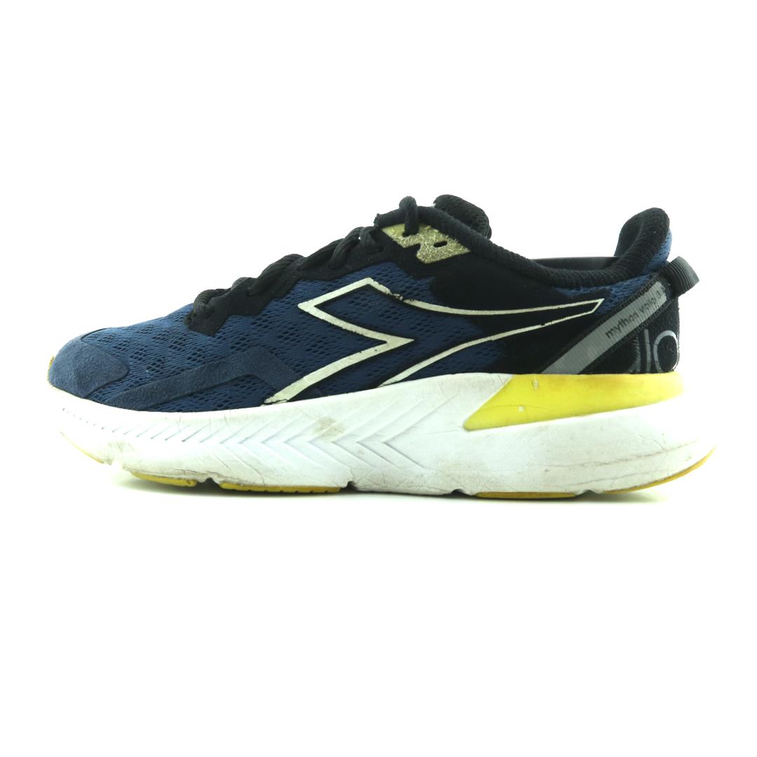 DIADORA MYTHOS BLUSHIELD VOLO 3