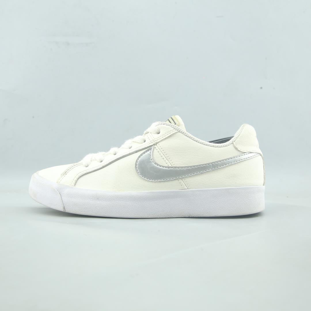 NIKE COURT ROYALE AC