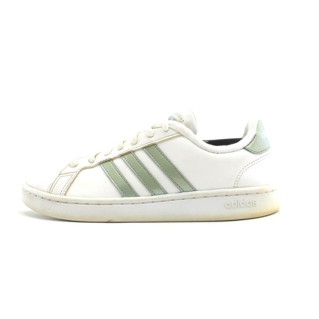 ADIDAS .