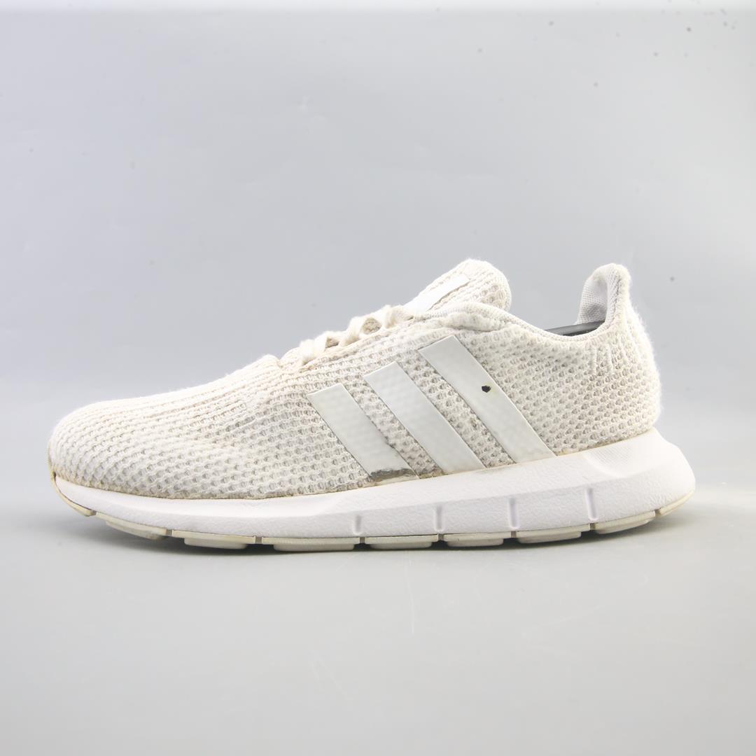 ADIDAS SWIFT RUN