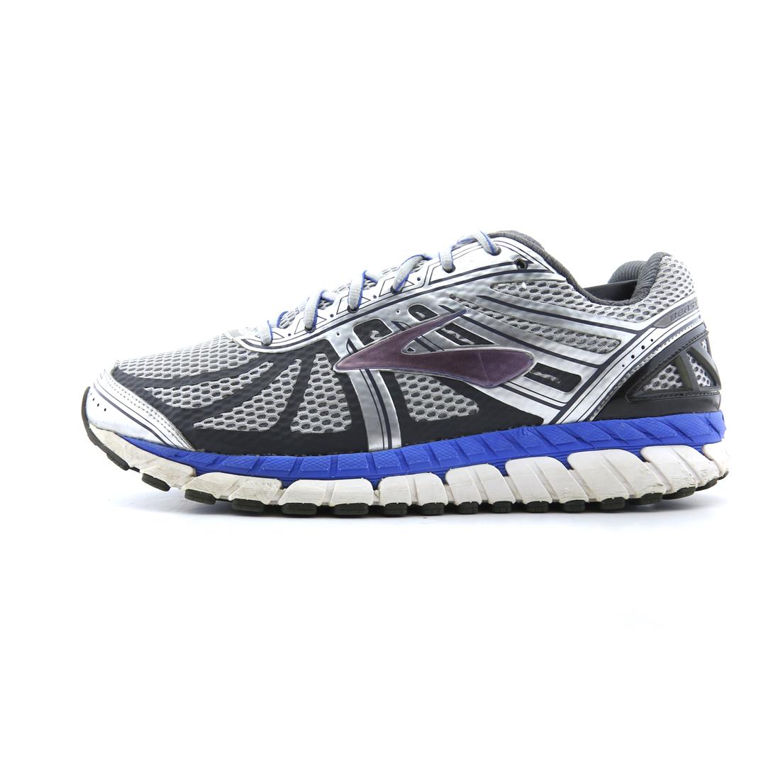 BROOKS BEAST 16