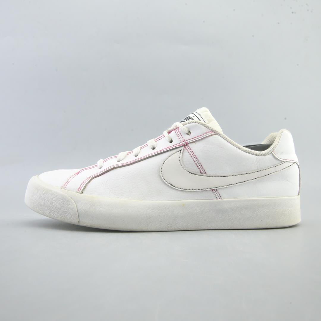 NIKE COURT ROYALE