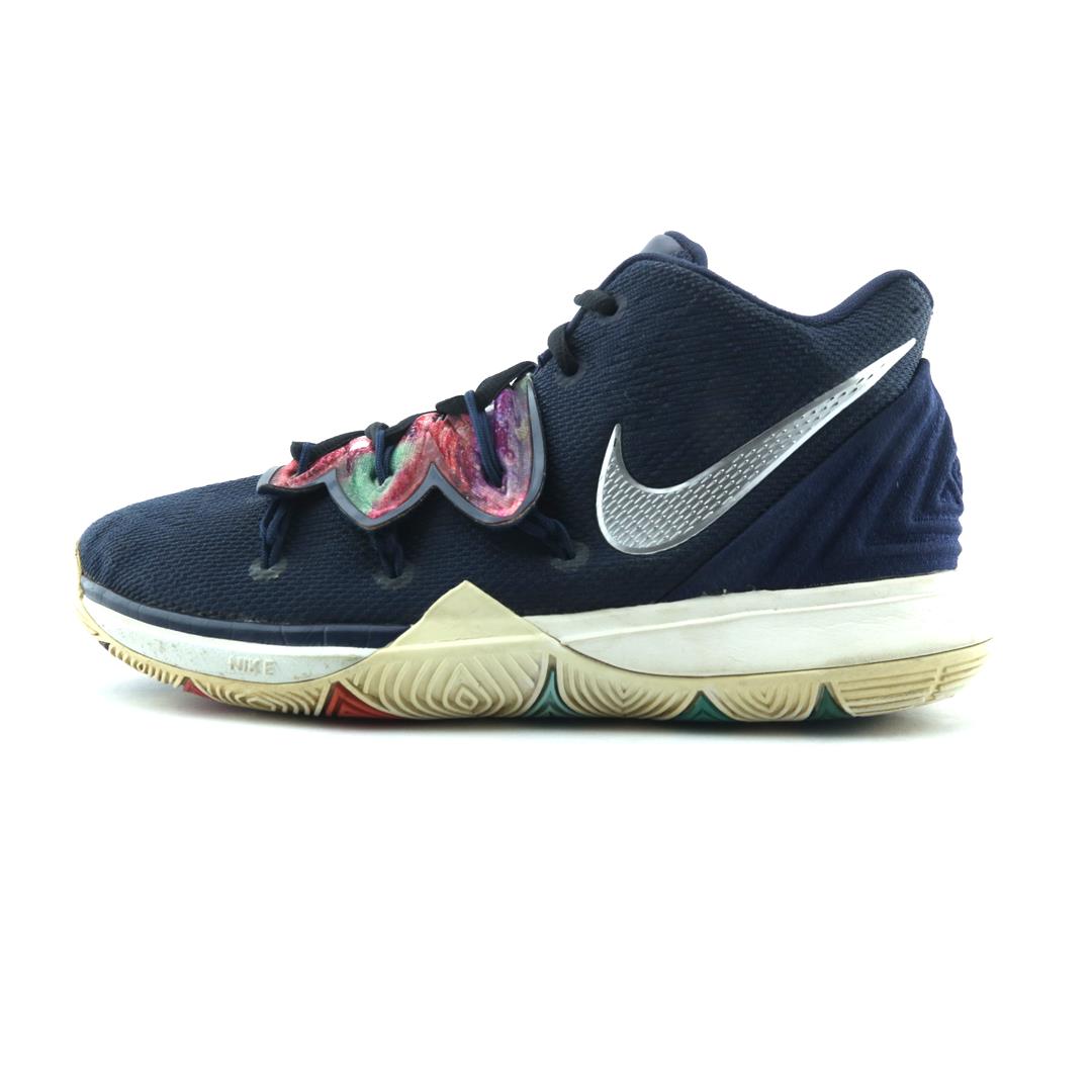 NIKE  KYRIE 5