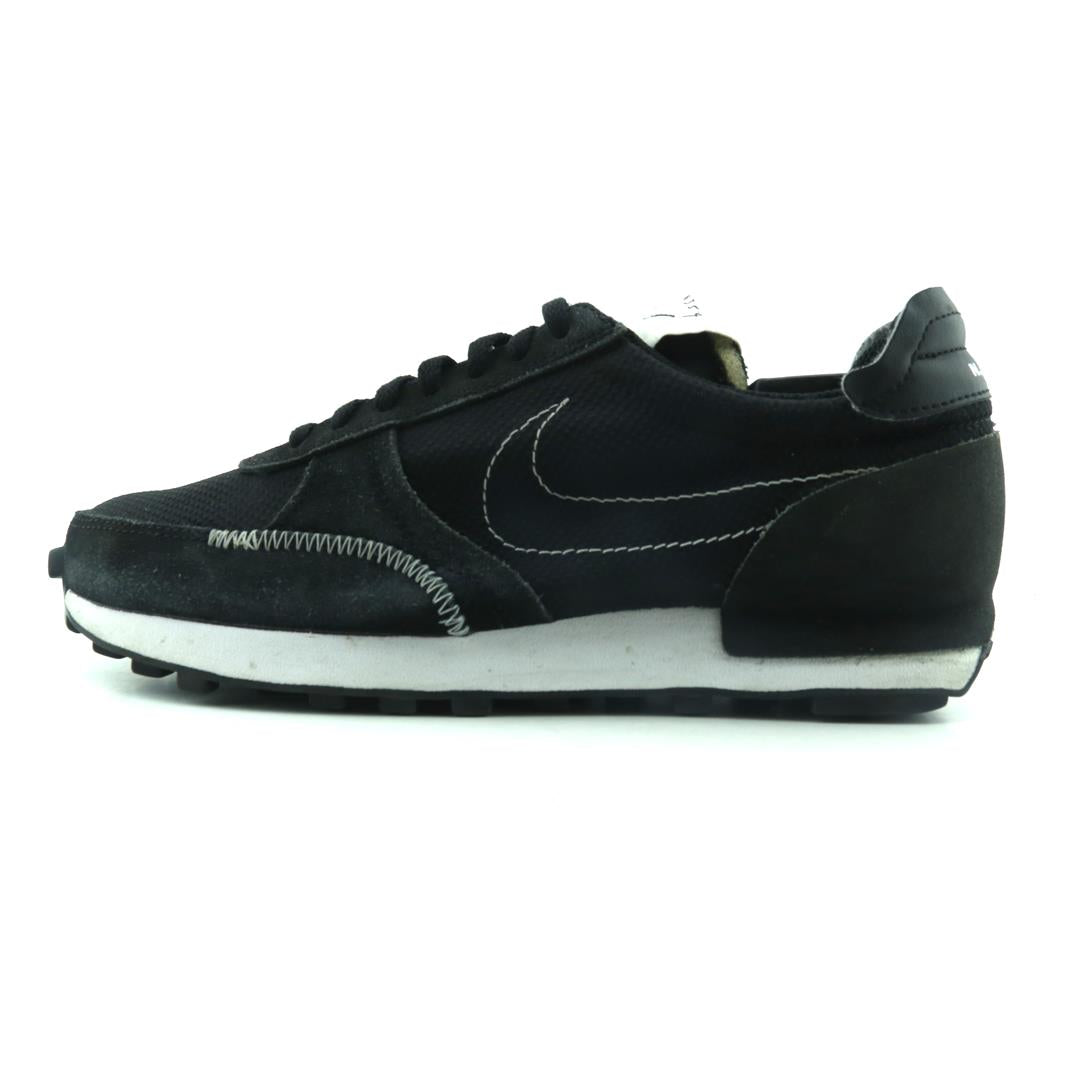 NIKE  DAYBREAK TYPE