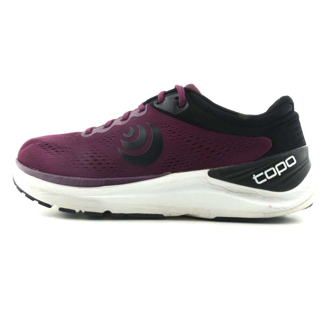 TOPO ATHLETIC ULTRAFLY 4